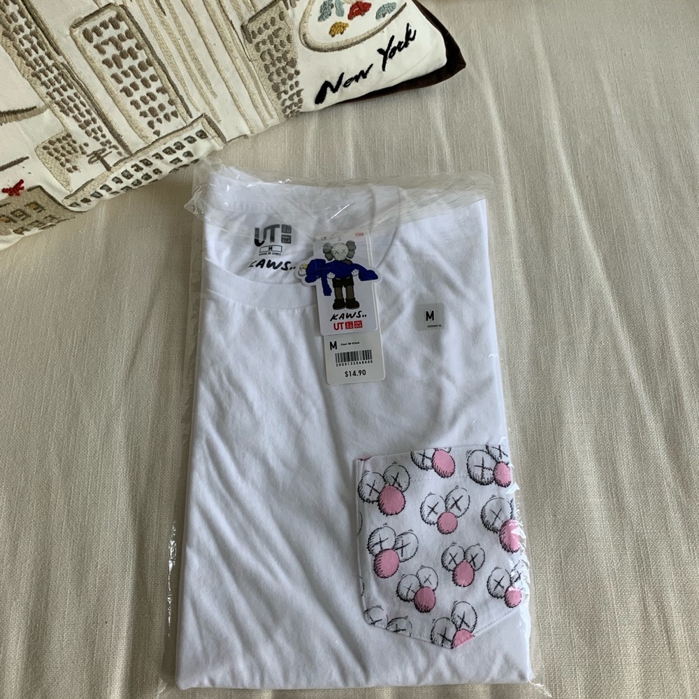 KAWS X Uniqlo Pocket Tee ( T-shirt ) BFF Get summer ready!!!